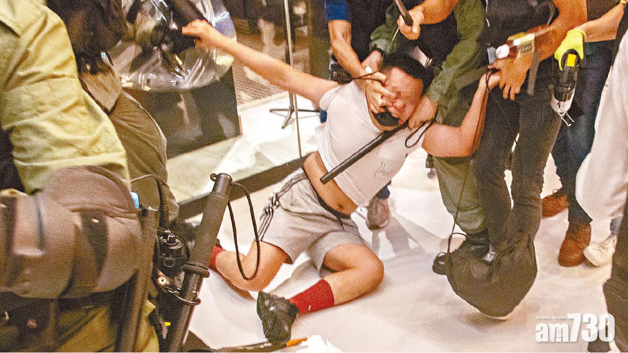 涉咬警手指男 控四罪准保釋