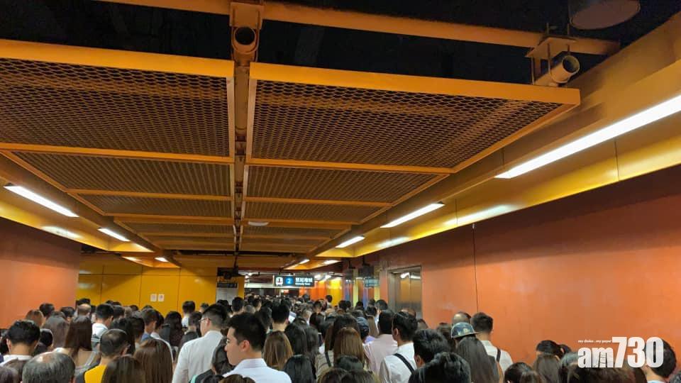 【塞爆北角】北角站內十分擠迫