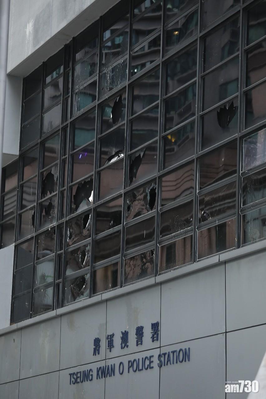 【反修例遊行】將軍澳警署被示威者包圍 警方指短時間內驅散示威者
