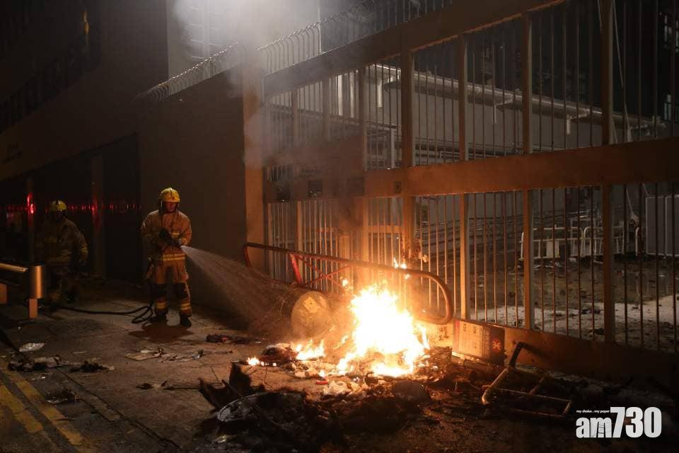 屯門警署被圍堵縱火　警施放催淚彈