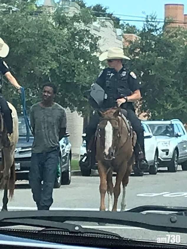 【警方道歉】德州白人警員騎馬繩拉黑人露宿者  被轟如奴隸侵犯民權