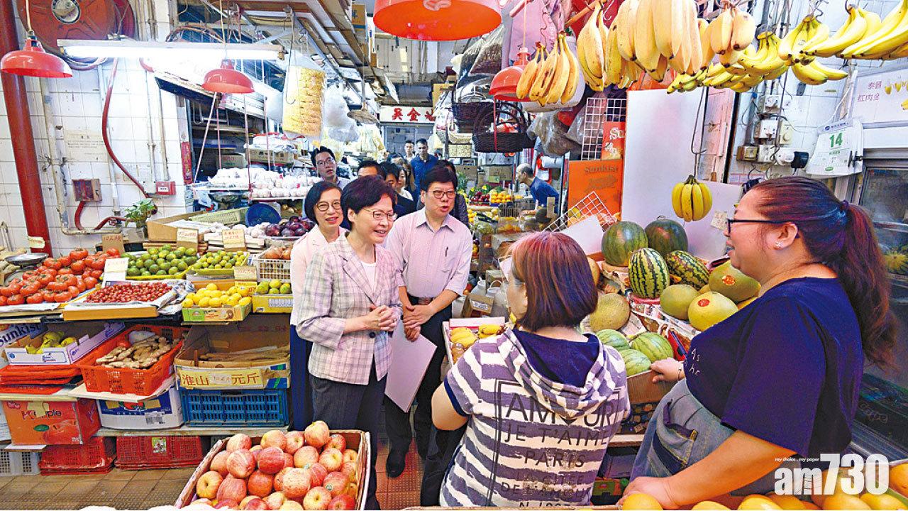 林鄭快閃落區訪天水圍警署