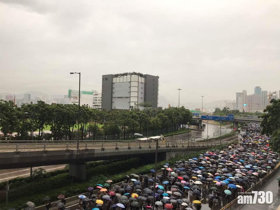 【反修例集會】民陣示威者抵中環   紅隧港島出口行車受阻