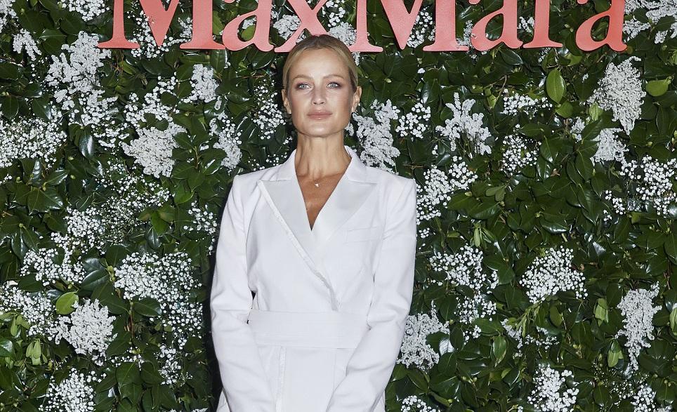 赴韓出席Max Mara開幕禮 Carolyn Murphy親吻Teddy Bear