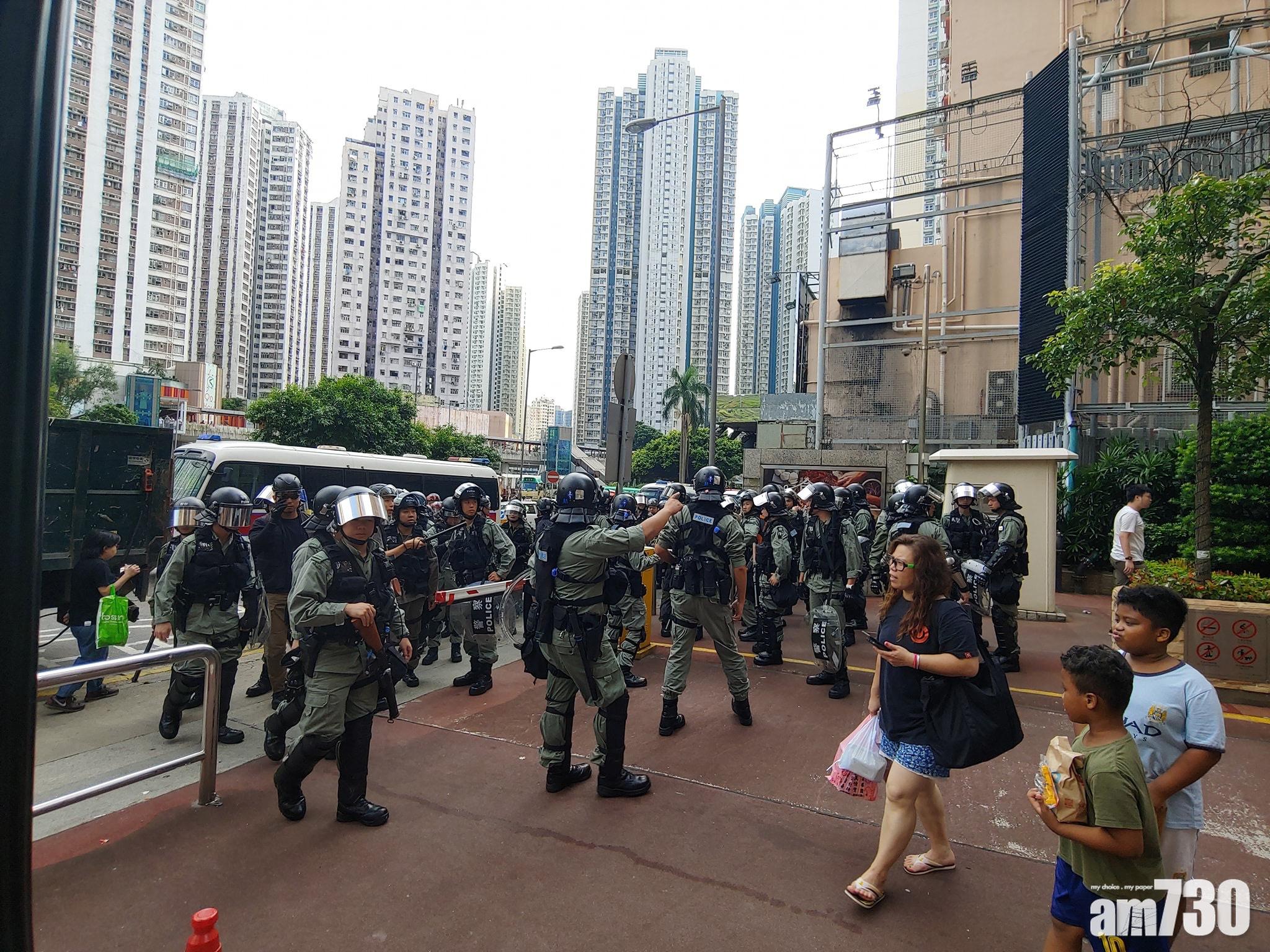 淘大爆衝突 警方制服多人