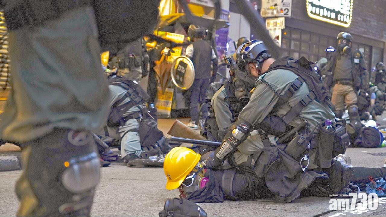 拘77人涉違《禁蒙面法》  記者被強行除罩   警︰新例實施4日需磨合