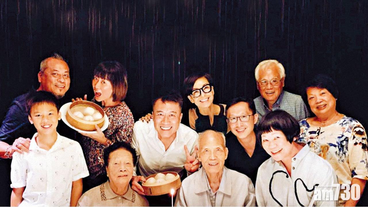 闔家食飯賀老公牛一  伍詠薇︰平淡是福