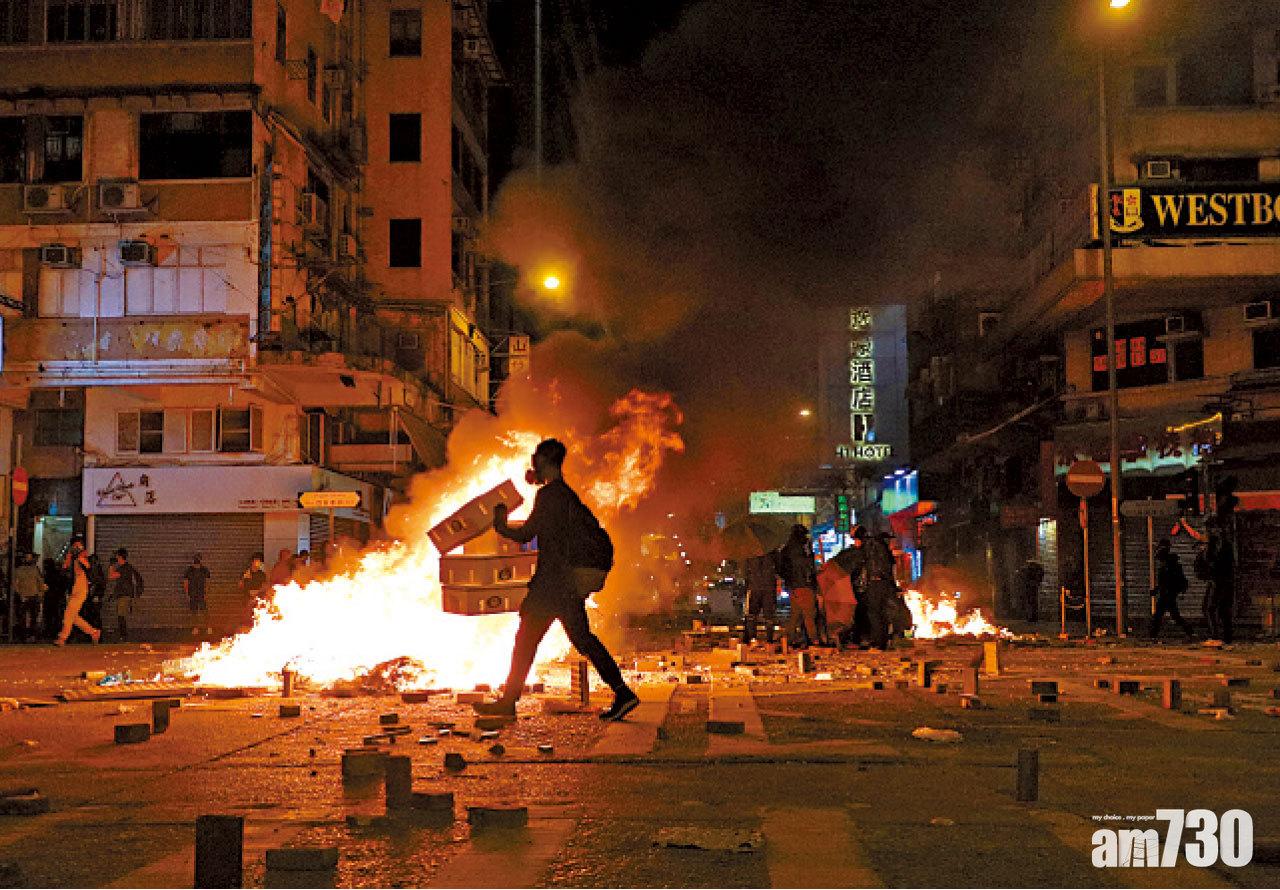 網民發起「三罷」 港鐵服務受阻主幹道有堵路