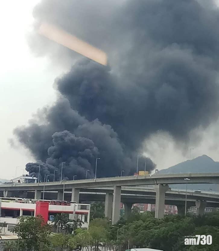 葵涌貨櫃碼頭發泡膠箱著火冒濃煙無人傷