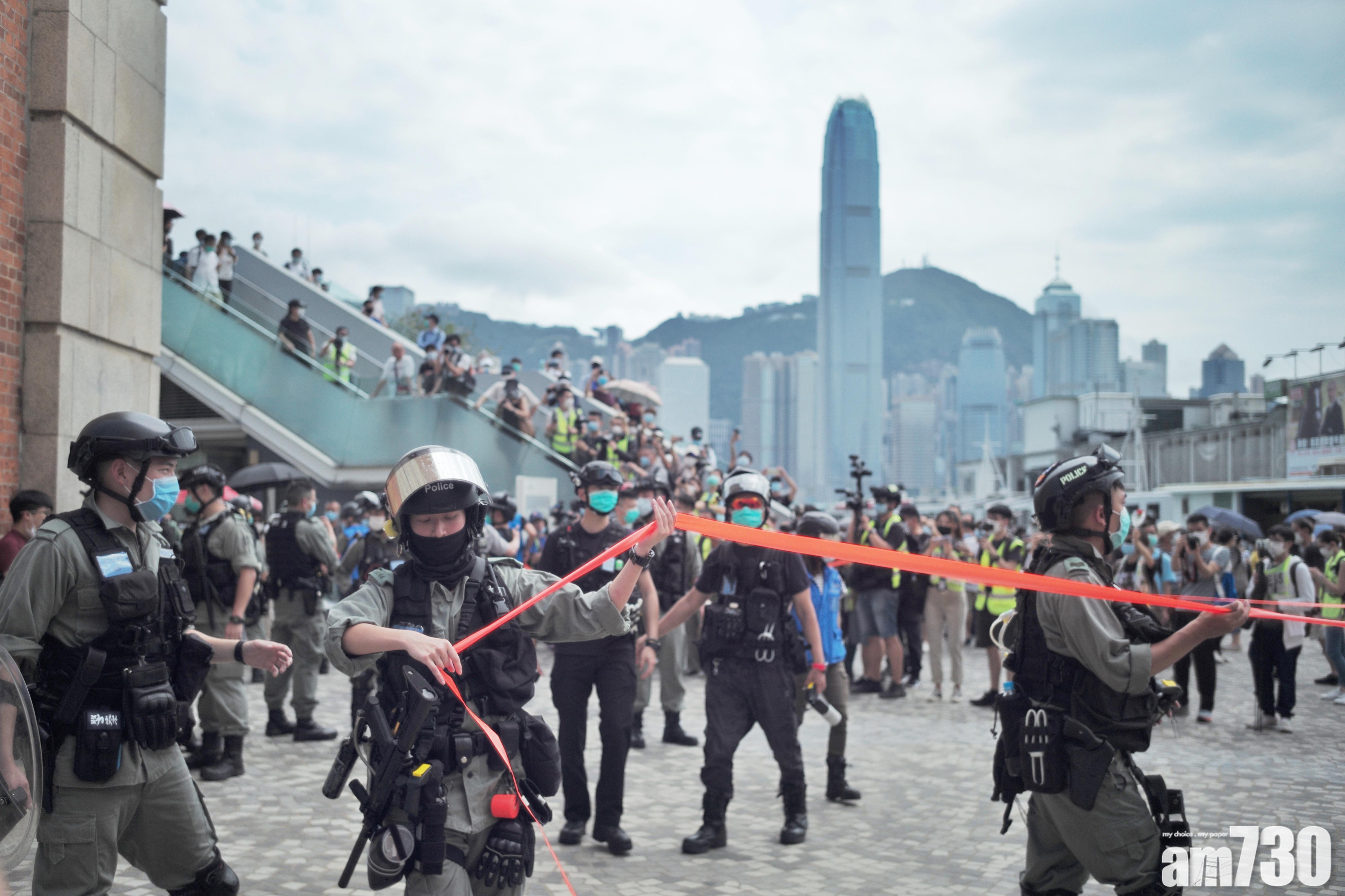 網民發起九龍遊行　警察防暴裝戒備截查