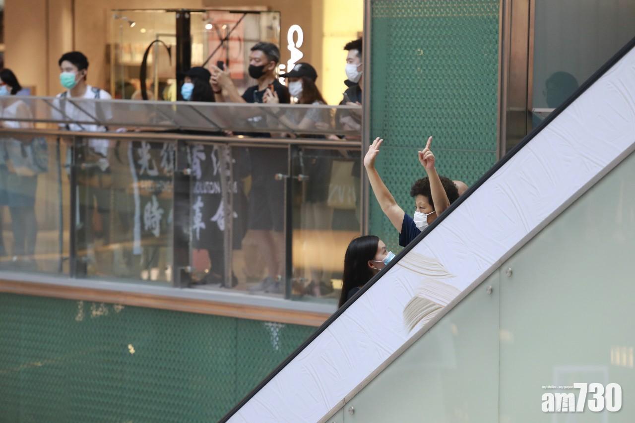 母親節多區商場和你唱　警截查驅散期間搜出電油打火機