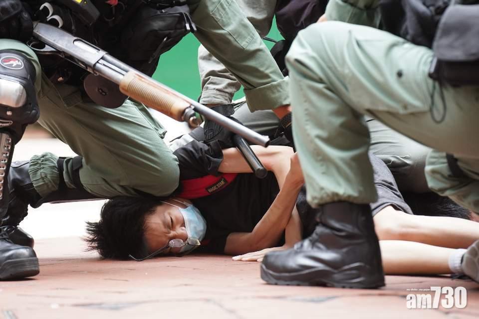 【反國安法】警驅散時有外媒被推跌　至少5警察執勤受傷