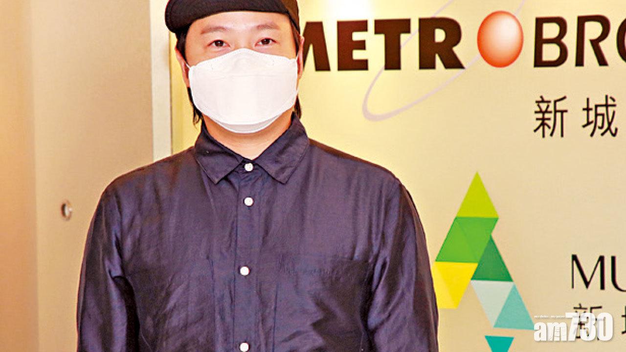 啤梨初嘗家中直播 不停餵防愛犬亂吠