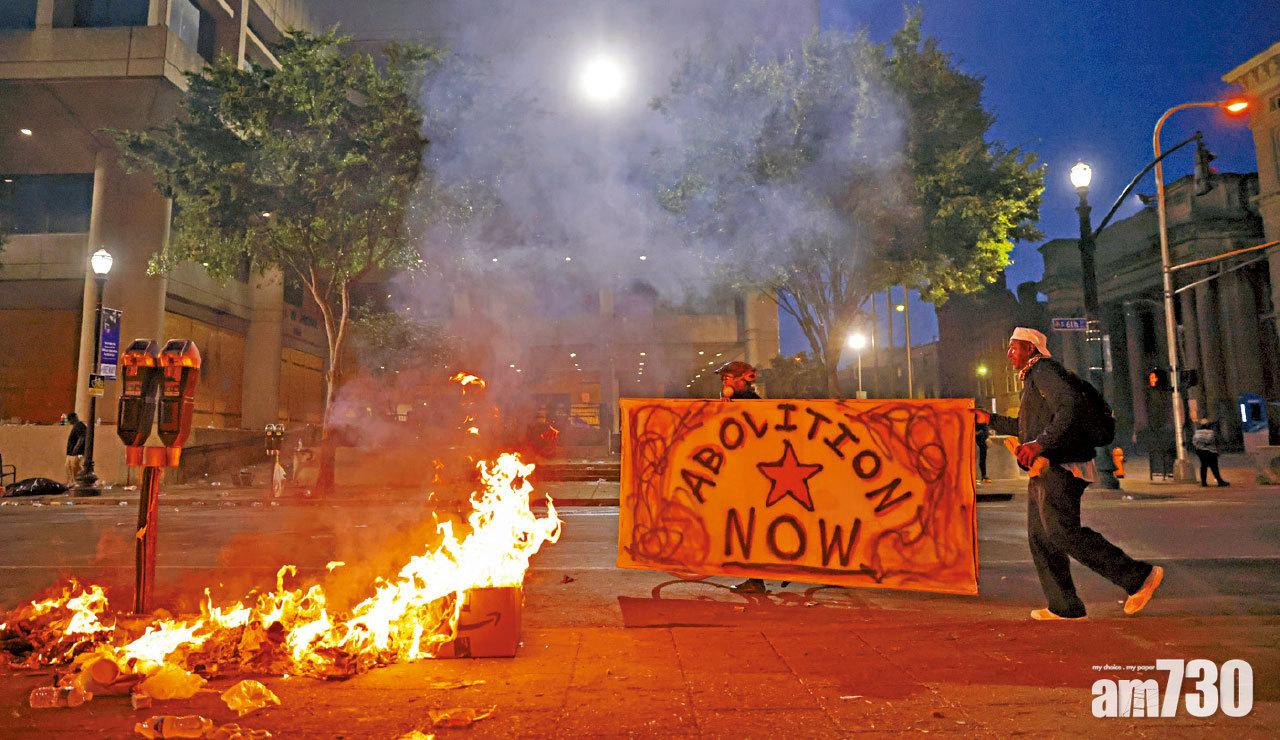 美3白警入屋槍殺黑人女 僅控輕罪引發騷亂