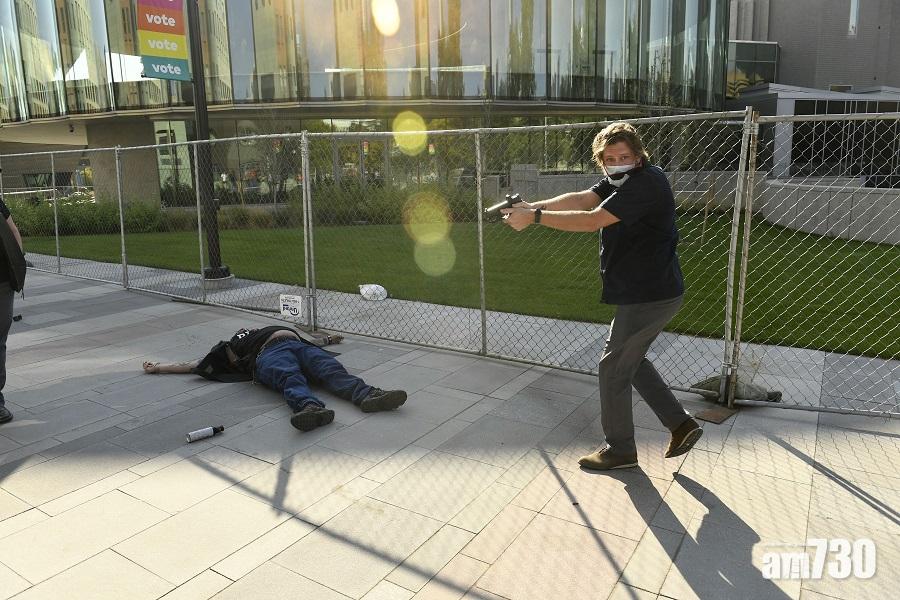 美左右翼集會打對台  電視台保鑣轟斃示威者