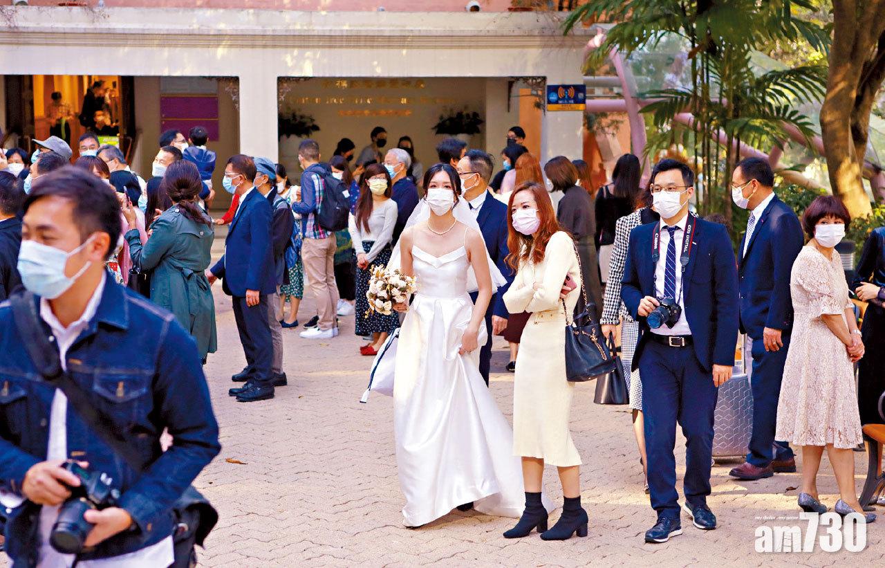 限聚定額罰款料增至一萬 全港市民或免費打疫苗