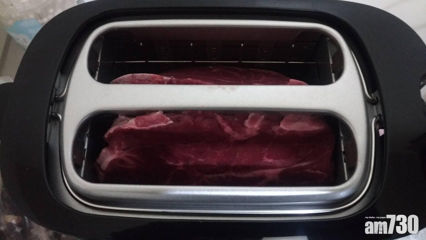 【黑暗料理】多士爐烤牛排血流成河 網民提議先準備一樣嘢