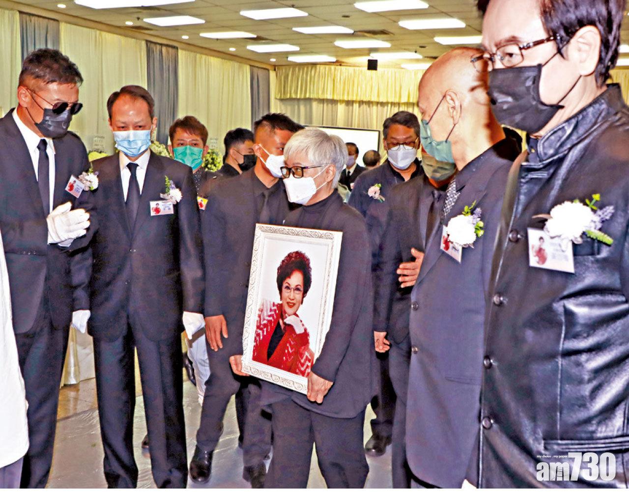 汪明荃讚琴姐成功轉型