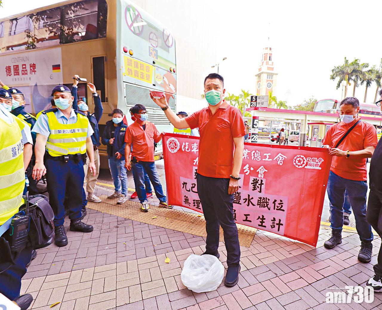 不滿退休續約安排尖咀抗議  九巴工會︰或再有工業行動