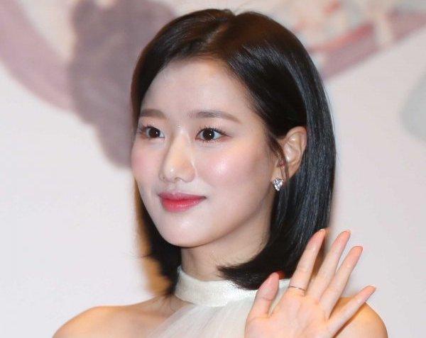 A-Jax允永護航 被爆戀上APRIL李娜恩