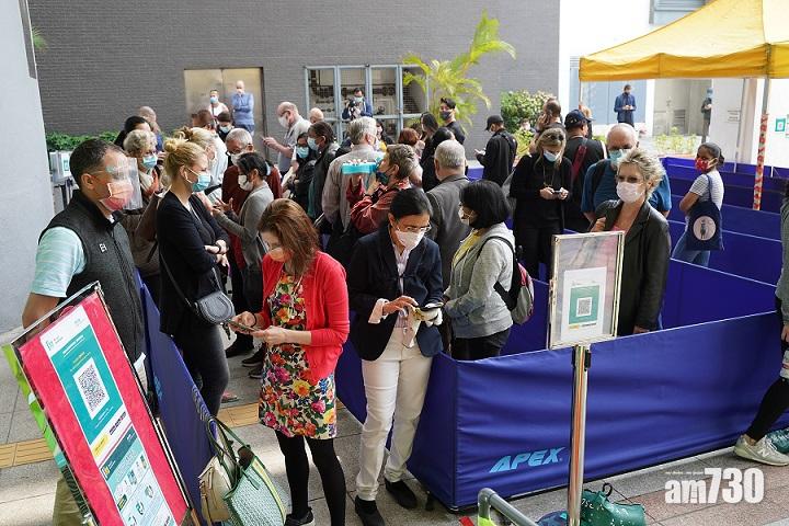 疫苗接種｜政府擴大新冠疫苗接種群組　合法訪客明起可到郵局預約