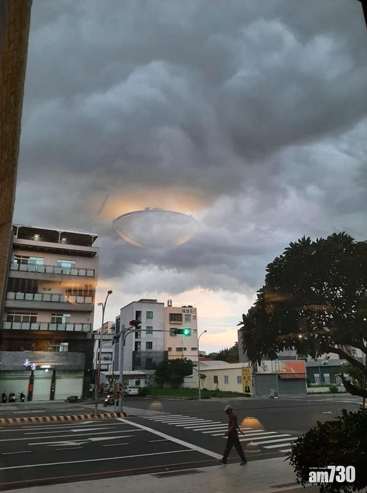 網上熱話｜台灣網民分享窗外見UFO圖片     網民︰UFO應有喵星人