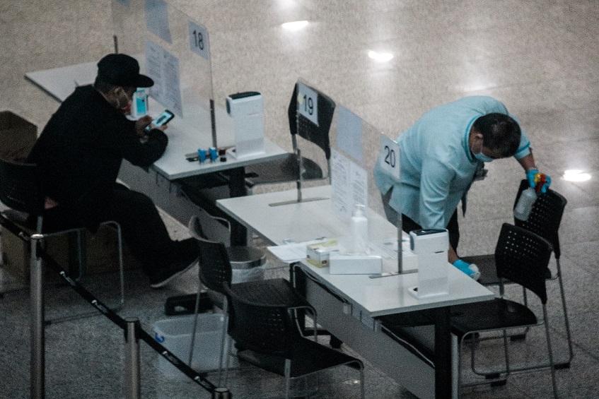 疫苗接種｜港人緬甸打齊兩針仍返港無望　港府函領館商認可針紙