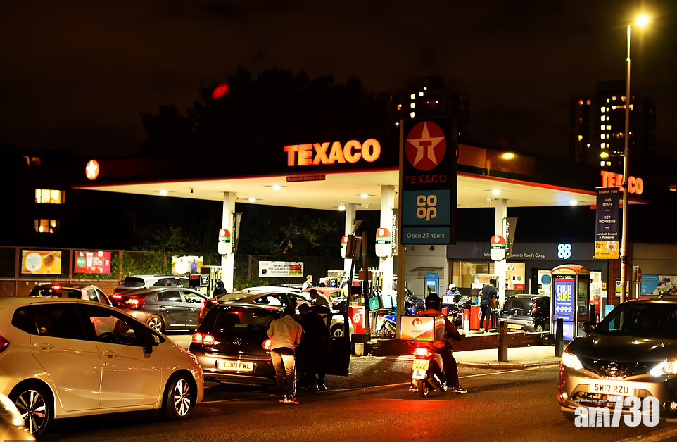 英國鬧汽油荒司機追著油車行 擬出動陸軍運油 