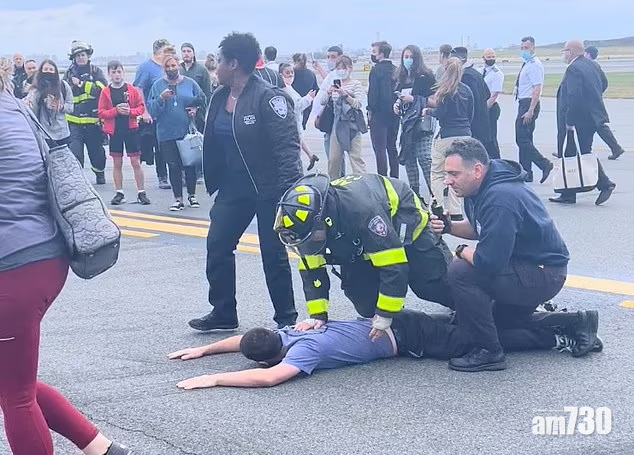 虛驚一場｜手拿古董相機乘客以為炸彈  男子被壓在停機坪地上搜身