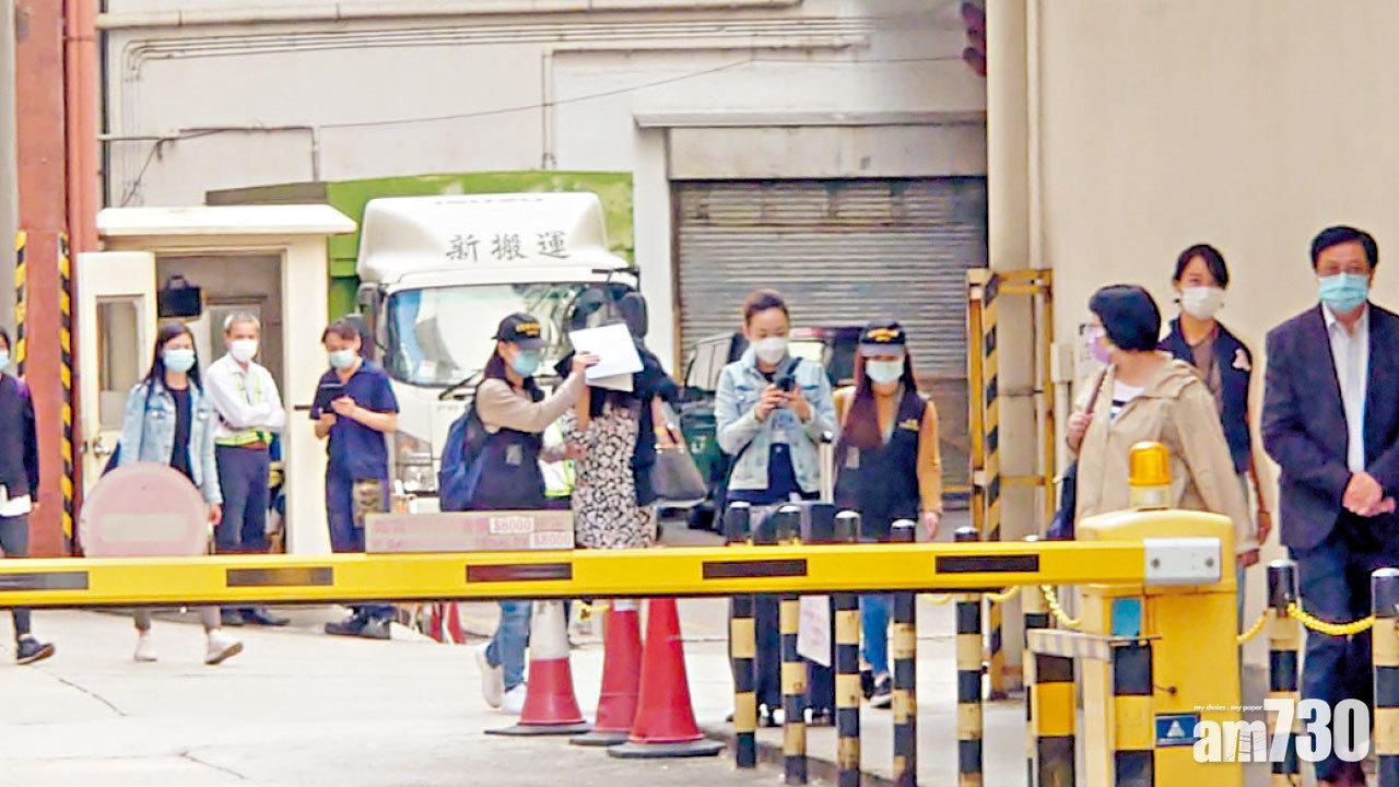 命理分析｜訛稱政府認可資歷 海關放蛇拘32歲女「算命師」