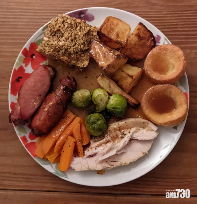 英國物價｜慳家婦公開秘技 自煮四人聖誕餐80蚊有找 頭盤主菜甜品齊晒