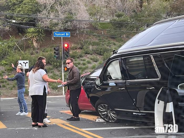 阿諾舒華辛力加亂駕致4車相撞