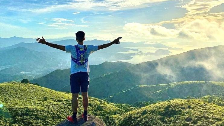 柳俊江今日設靈 女友Grace低調到達靈堂