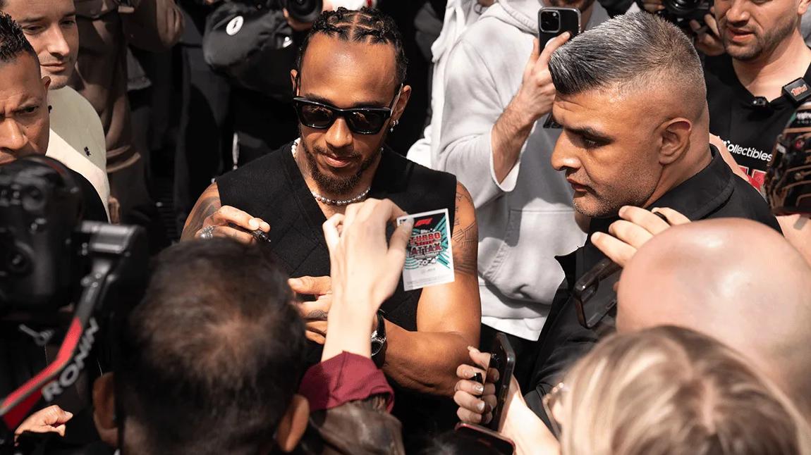 F1｜咸美頓賺到盡　簽訂交易卡肥約