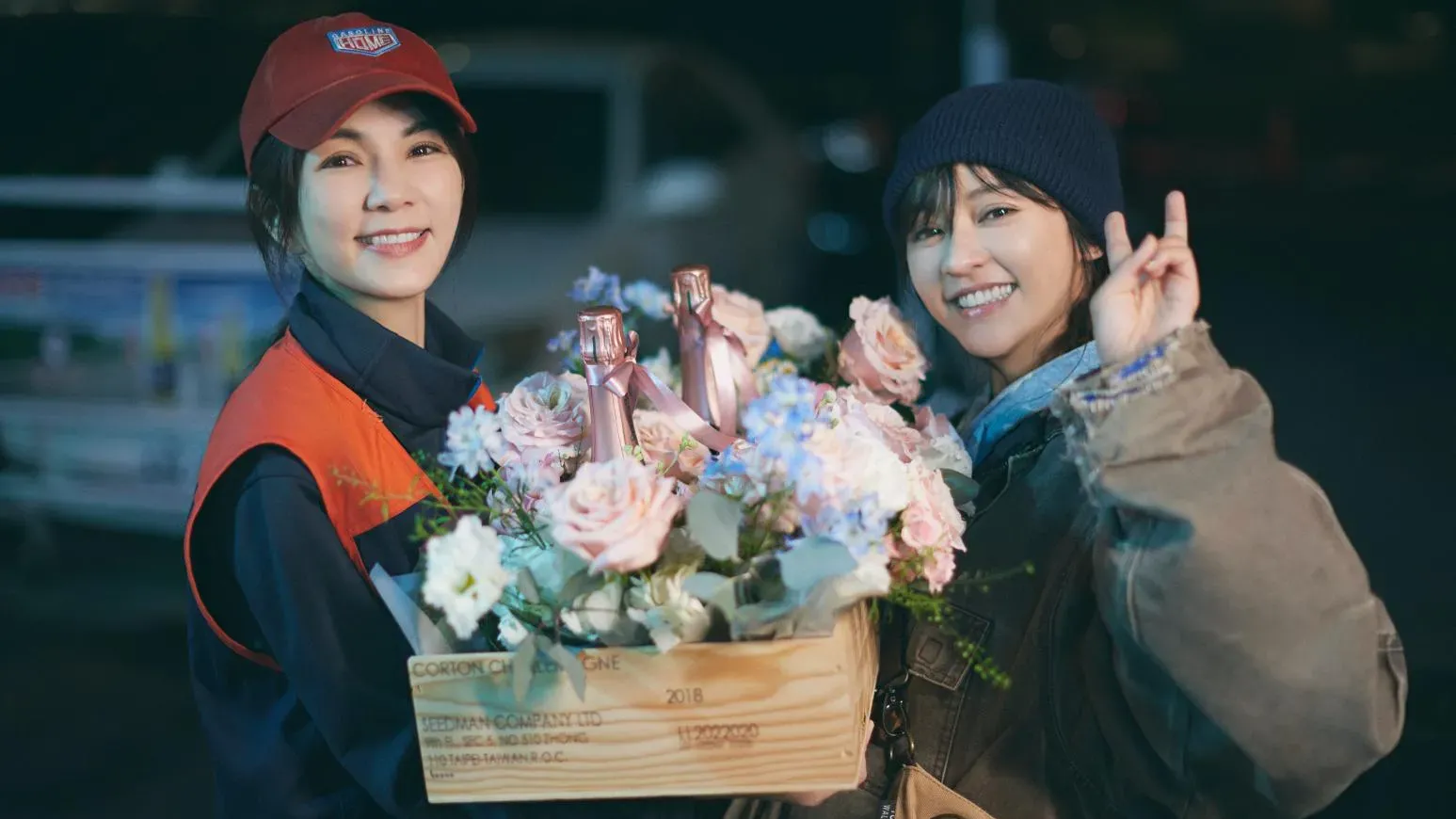 Ella陳嘉樺全新單曲《南方的月亮》 邀好姐妹陳意涵MV做「搶匪」