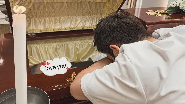 八旬父除夕夜吸入鞭炮煙氣喘不治　男星哭崩棺材前：最痛苦新年