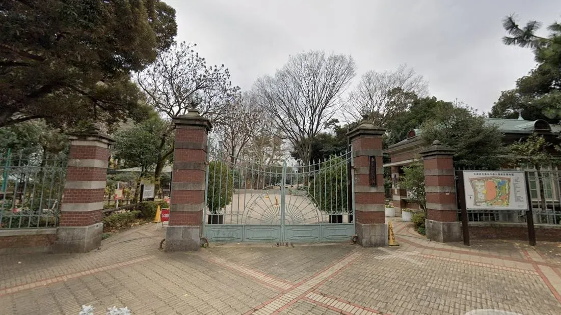 日本成人片商SOD再炎上！小學校門當封面惹家長震怒 曾仿DJ SODA被非禮遭罵到下架