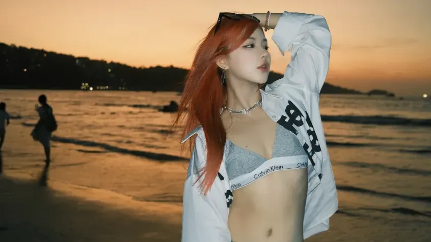 憑「甩頭變裝」吸千萬粉 美女網紅「刀小刀」自曝因圓形禿陷憂鬱症