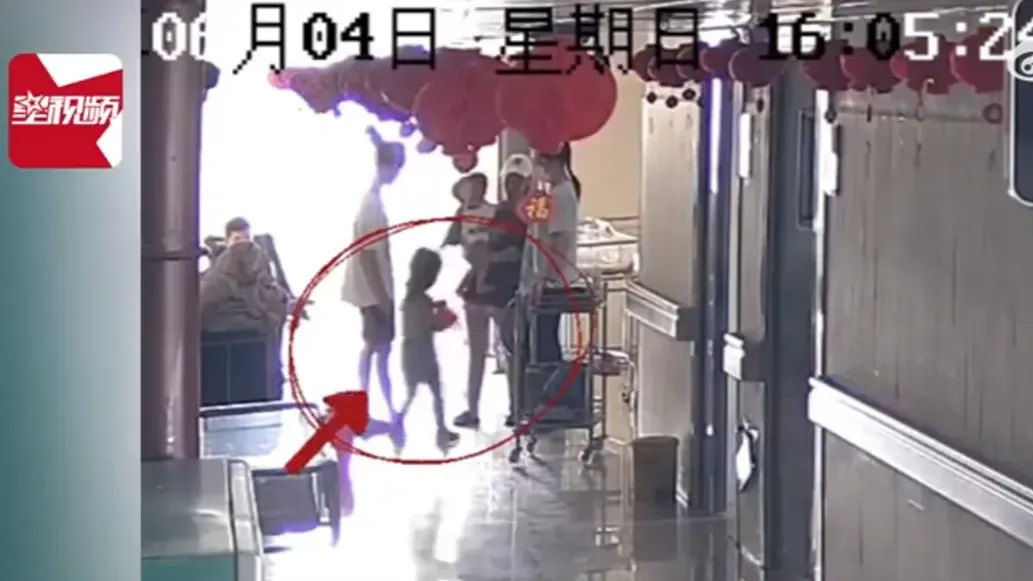 任由女童在醫院走廊玩鬧致不小心跌入滾水桶　父母：醫院方應該負責！