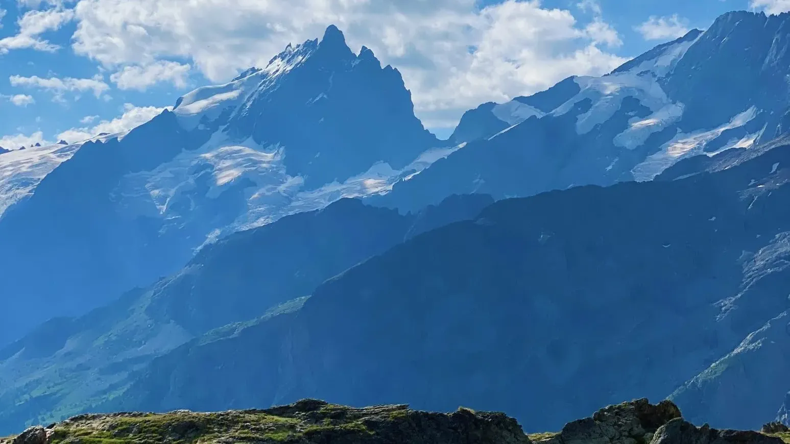 法國小鎮3幼童疑遭母砍殺身亡　警方在車內發現母親遺體