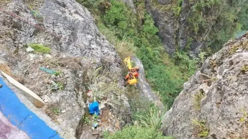 內地6歲男童失足墜40米懸崖　消防：找到時傷勢不重能說話