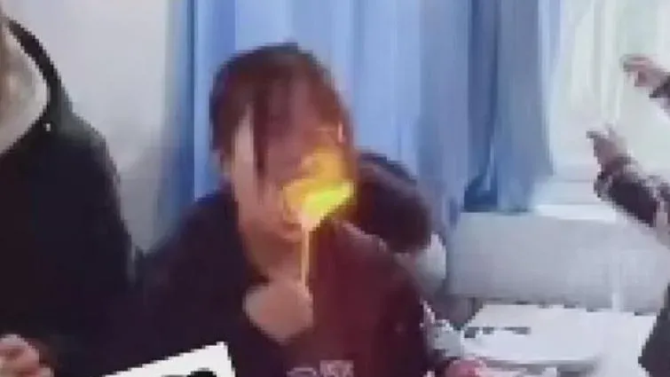 內地公司流行教「吞火」培訓團隊精神　逼員工點燃棉花放入口