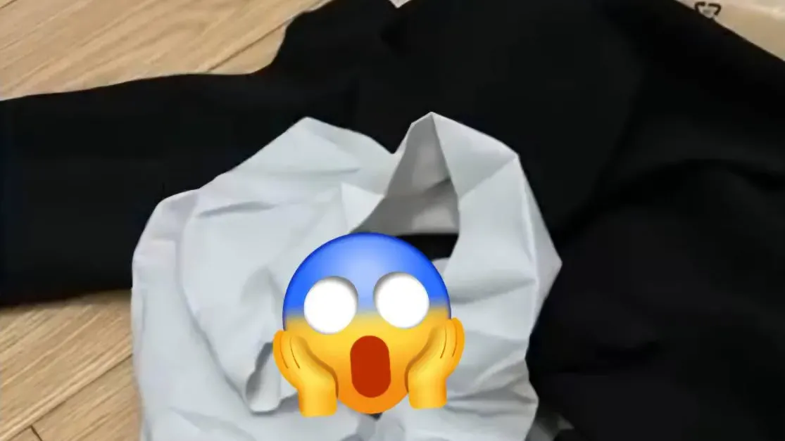 內地女網購牛仔褲遇「買一送一」驚嚇　拆開包裝驚見發黃原味內褲