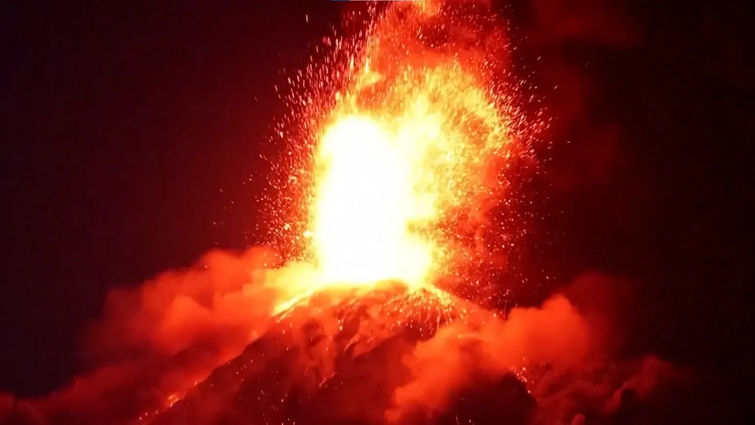 危地馬拉火山爆發 學校及主要道路關閉 一千人撤離。（美聯社）