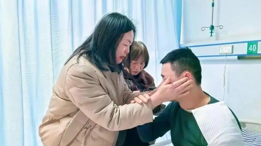 內地男車禍住院身份不明　細心醫護因「1件事」助尋失散18年家人