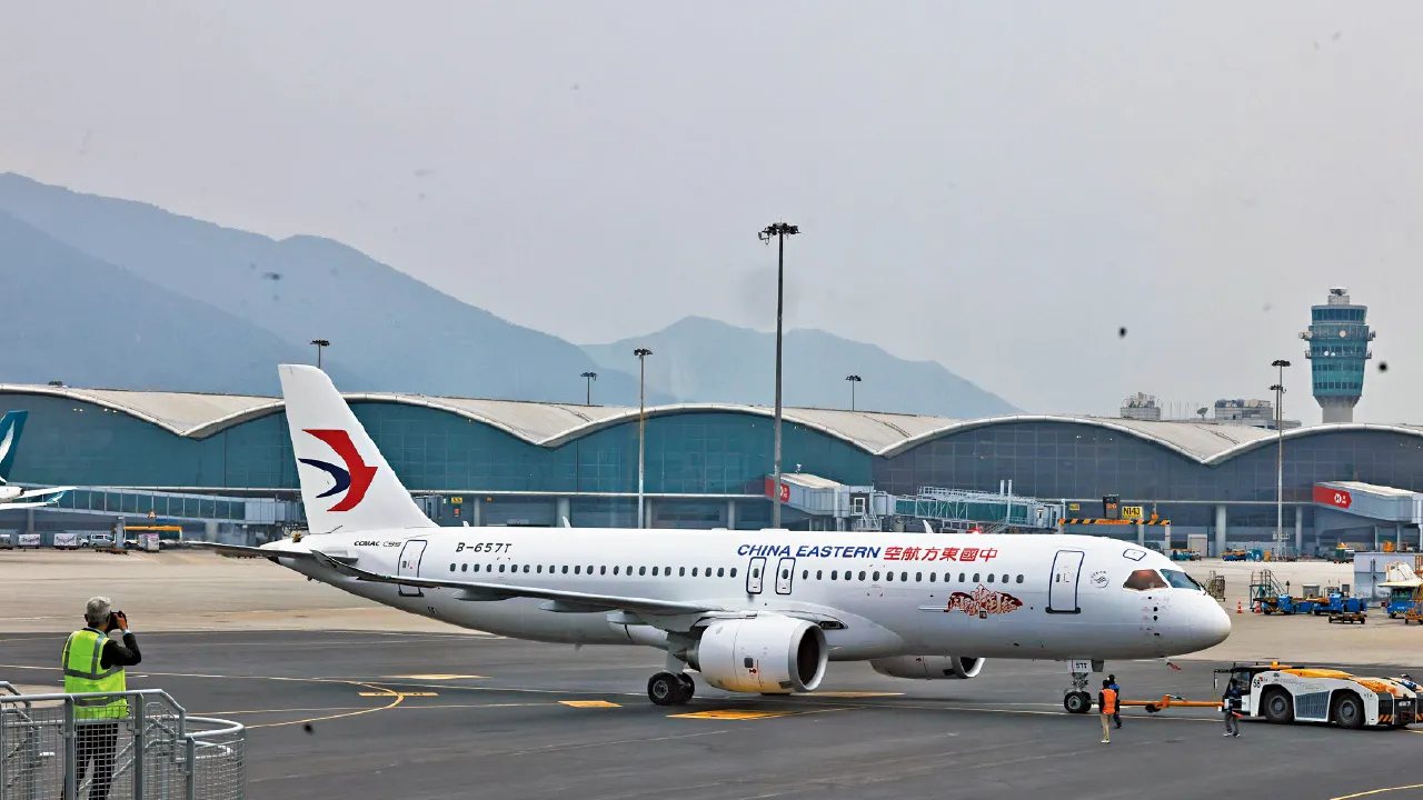 C919客機滬港首航 成首個內地以外定期執飛地點 陳美寶：本港三方面助拓國際市場