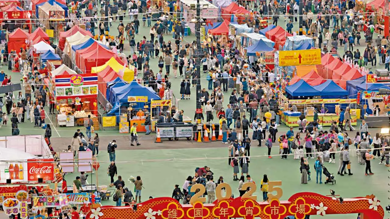 年宵開鑼！維園商戶銷情有信心 花檔製人氣動畫角色造型鮮花 學團籌款助柬埔寨非洲學童