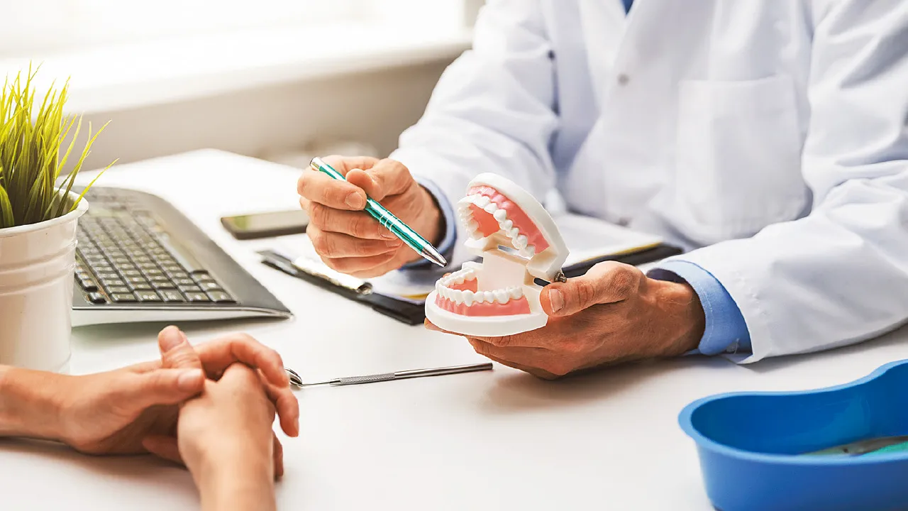 資深牙醫指導工作一年 月薪3.5萬 牙科畢業生4月起先實習再註冊