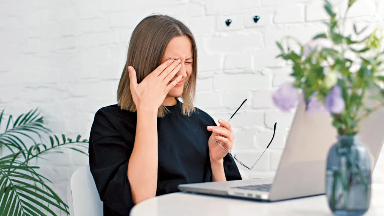 眼睛乾澀疼痛 或患乾眼症