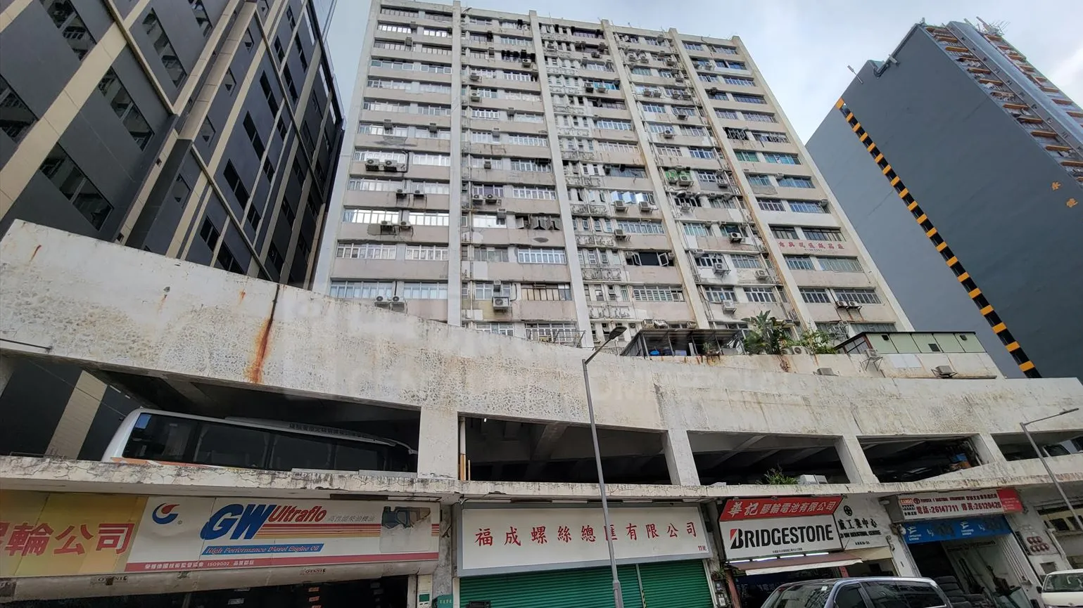 葵涌派對房間4名內地人被14人用刀襲擊，要求交出50萬元(中產地產圖片)